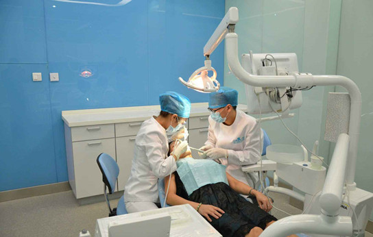 女生可以學(xué)石家莊醫(yī)學(xué)中專的口腔專業(yè)嗎？