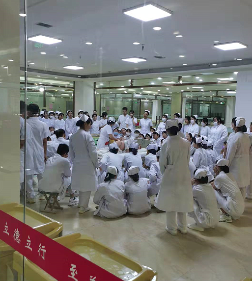 初中生可以學(xué)護(hù)士嗎？學(xué)護(hù)士是一個(gè)怎么樣的流程？