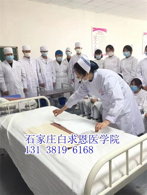 石家莊白求恩醫(yī)學(xué)中專學(xué)校每周上多少節(jié)課？