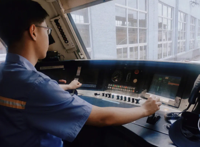 石家莊火車(chē)司機(jī)中專(zhuān)學(xué)校學(xué)費(fèi)